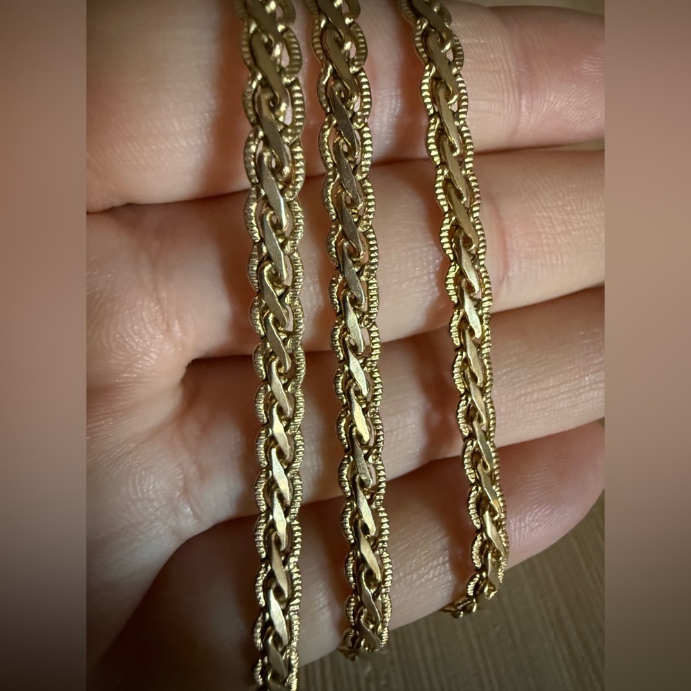 Vintage Avon Gold Tone 19” Chain Necklace